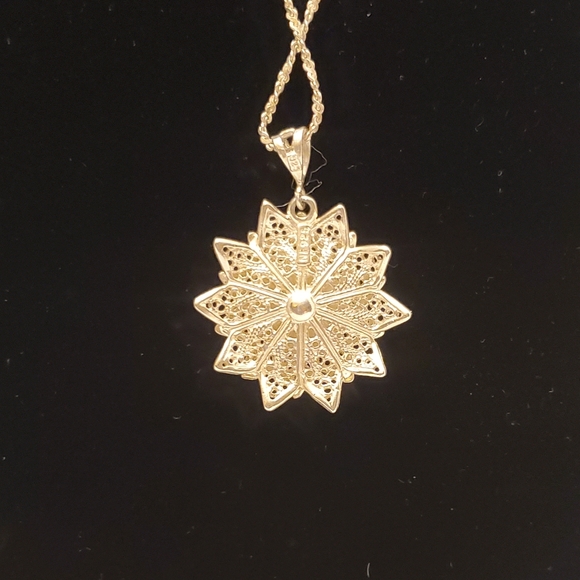 Estate Sterling Filigree Flower Pendant and Chain - Picture 3 of 11